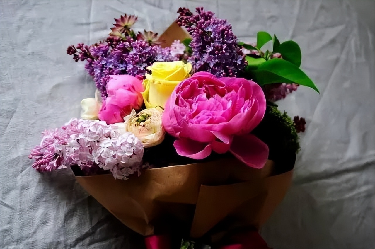 母亲节应该送什么花(除了康乃馨，还可以送4种花)