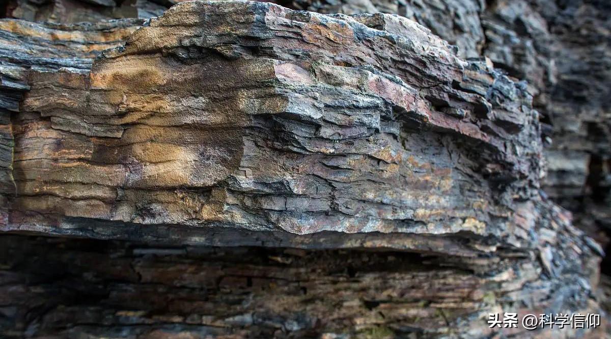页岩是一种什么岩石(是一种什么岩是沉积岩吗)